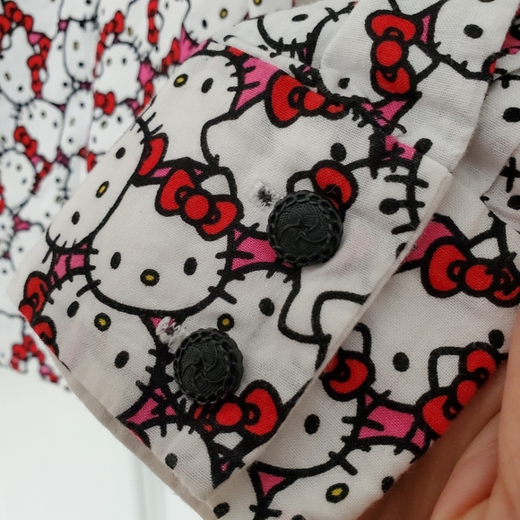 VINTAGE Hello Kitty Button down - Picture 5 of 9